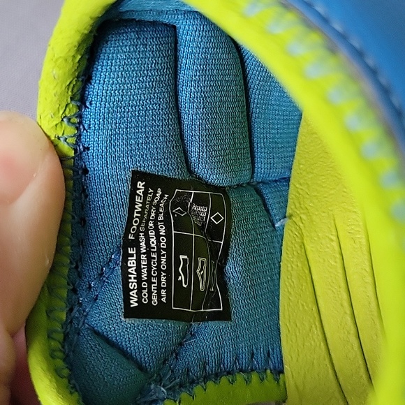 Keen kids water shoes sz 11 - Picture 6 of 7